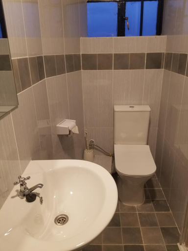 Bathroom 4, 7 Days Holiday Inn, Langata