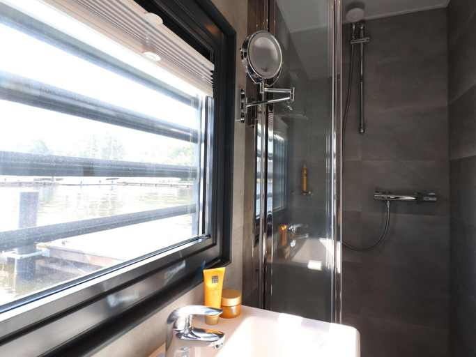 Bathroom 4, Houseboat in Lemmer With Harbor Views, Lemsterland