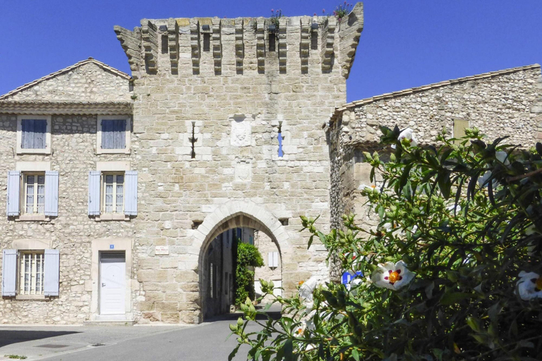 Exterior 5, Cozy Noves Home With Pool Access, Bouches-du-Rhône