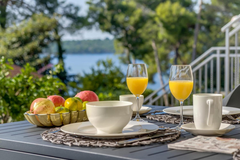 Food & Drinks, Exclusive Apartment LisaHome by the sea, boot mooring and private parking, Mali Lošinj