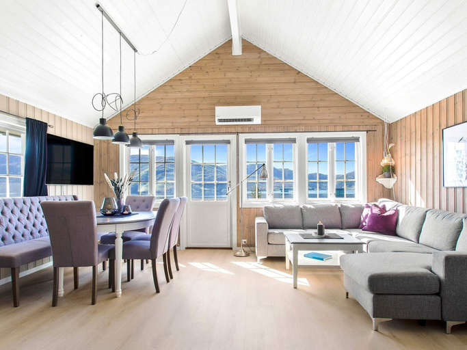 Living area 2, 4 Star Holiday Home in Naustbukta, Nærøy