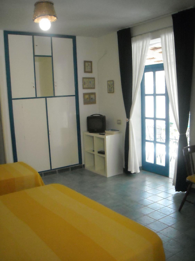 Bedroom 2, Gigia's House, Salerno