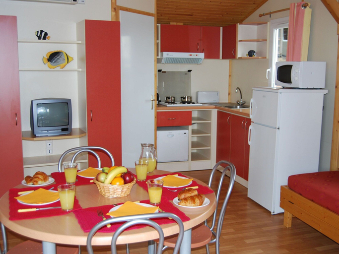 Private kitchen, Cottage With AC Near Beach, Agde, Hérault