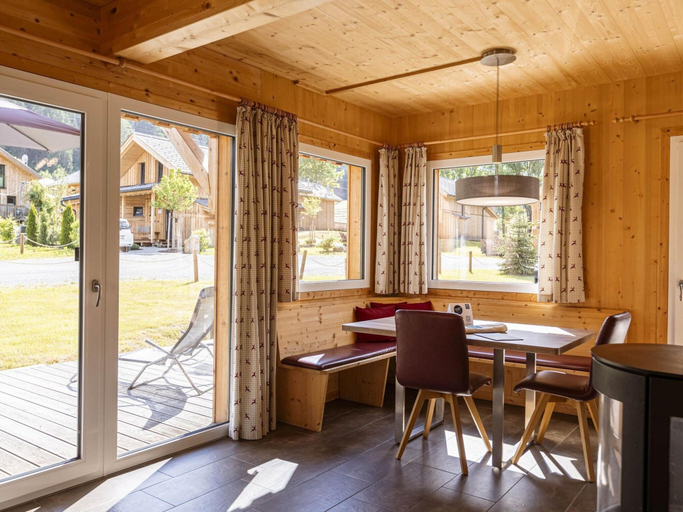 Others 4, Tasteful chalet near ski slope, Murau