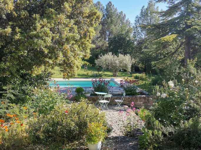 Pool 4, Holiday Home in Villes-sur-auzon With Pool, Vaucluse