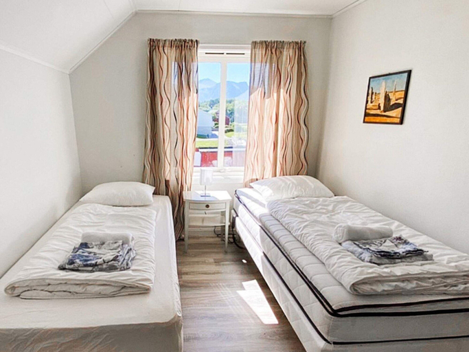 Room 4, 11 Person Holiday Home in Vevang, Eide