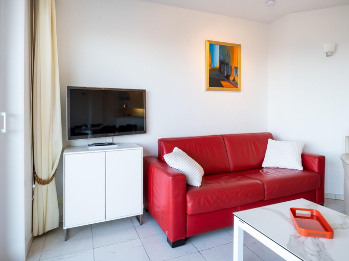 Living area, Les Petrels 302 on the Beach in Koksijde, West-Vlaanderen