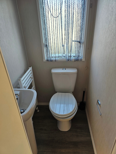 Bathroom 4, Luxury Chichester Caravan Seaside Retreat, West Sussex