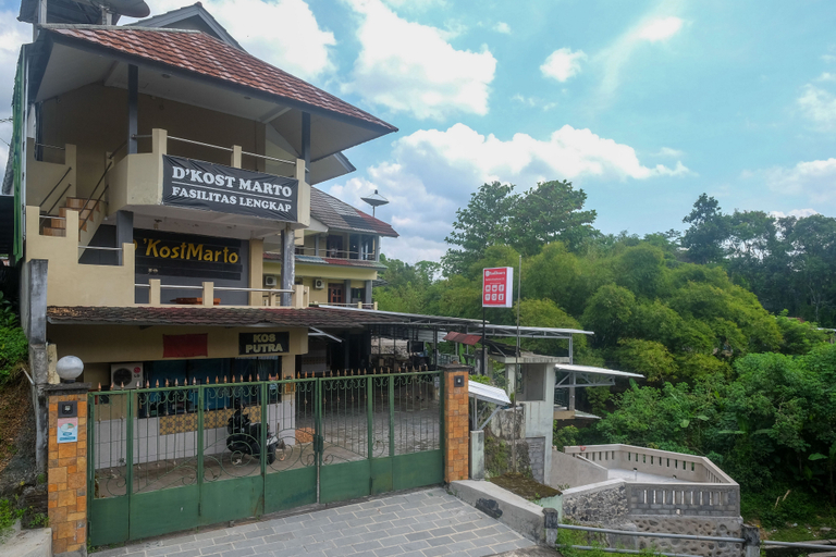 Exterior & Views 4, RedDoorz Syariah @ De KostMarto UTY, Sleman