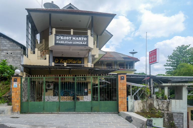 Exterior & Views 3, RedDoorz Syariah @ De KostMarto UTY, Sleman