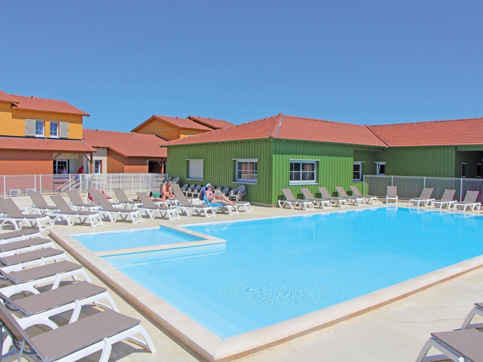 Pool, Holiday Home Near Bassin van Thau Windsurfing, Hérault