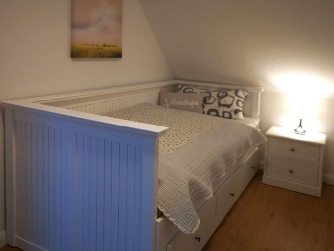 Room 4, Home Port Holiday Home, Dornum, Aurich