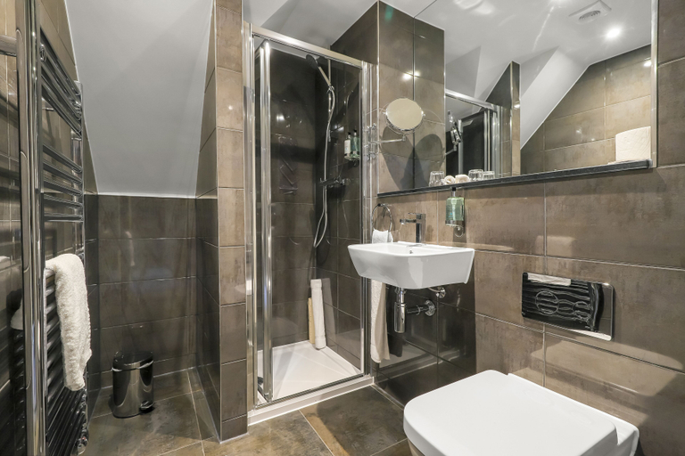 Bathroom 3, The Duke on The Test, Hampshire