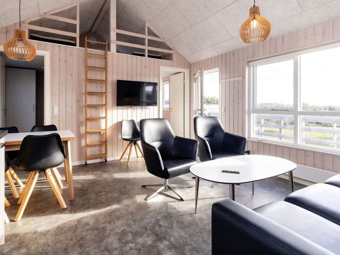 Living area, Peaceful Cabin in Camping Resort, Hjørring