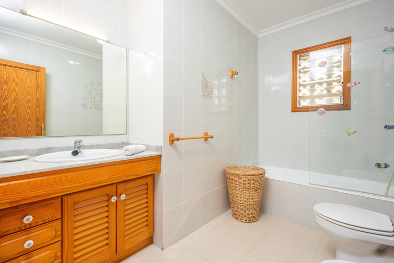 Facilities 5, North House, Baleares