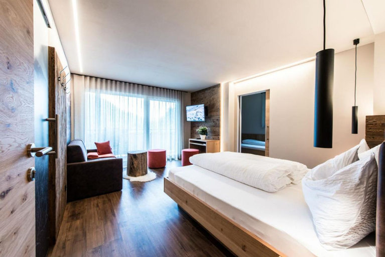 Bedroom 2, Pension Sonnegg, Bolzano