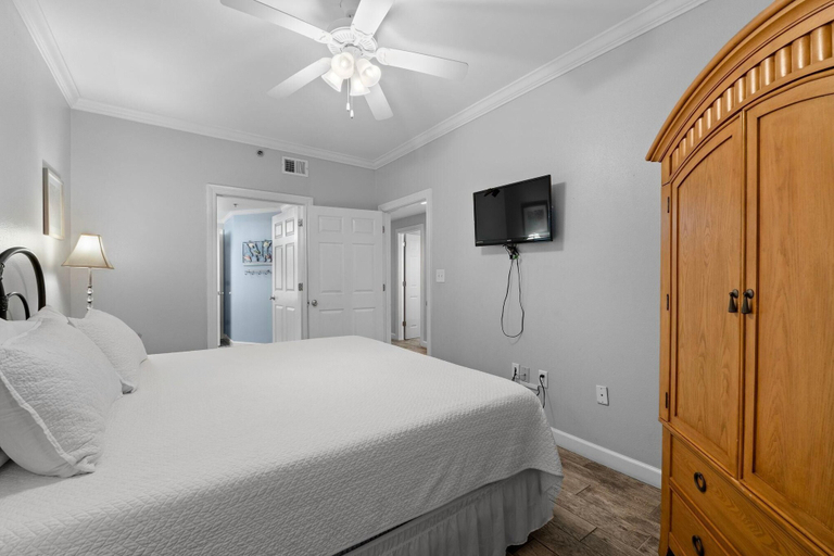 Bedroom 3, Enclave 404, Baldwin