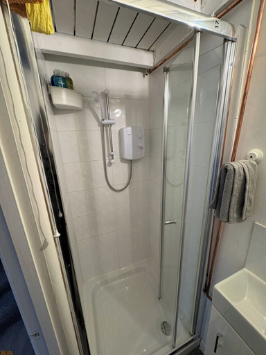 Bathroom 3, Entire Studio With 2 Extra Beds, London