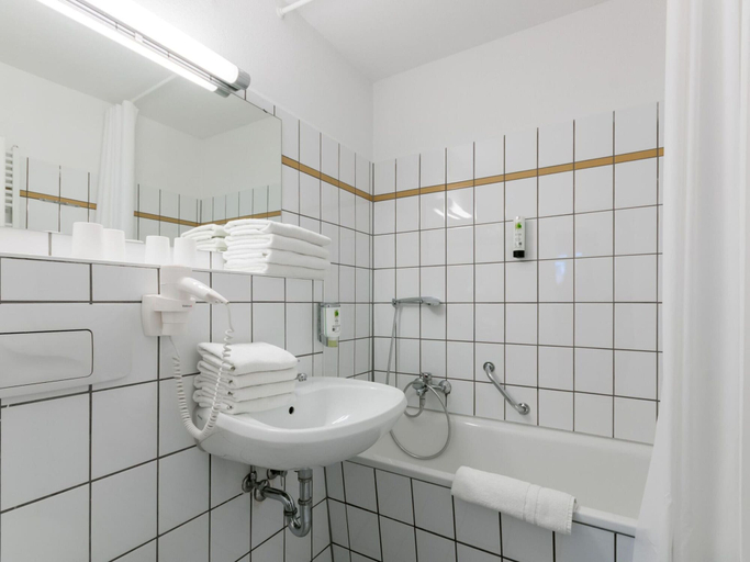 Bathroom 2, Appartement im Panoramic Hotel Bad Lauterberg, Osterode am Harz