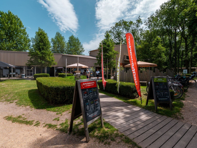 Others 4, Dune Lodge on a Holiday Park, Beach at 1.3 km, Sluis