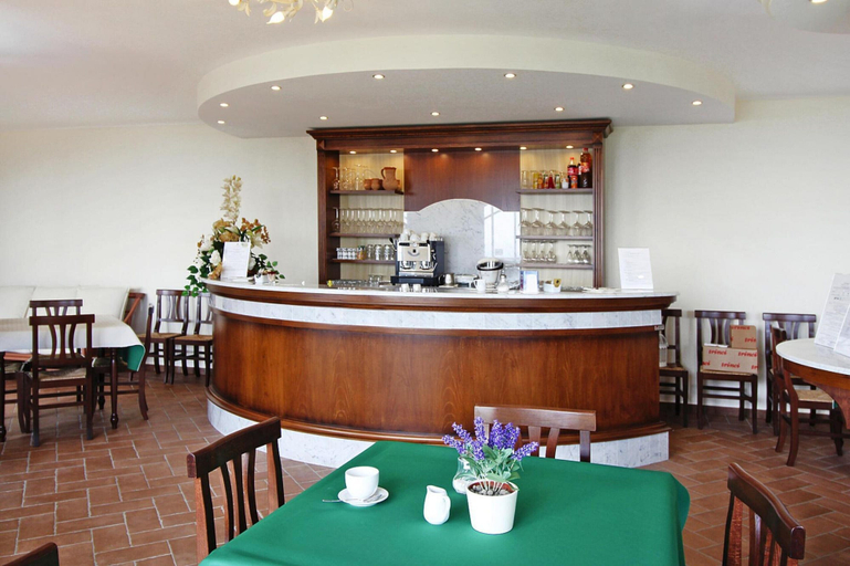 Dining 4, Estate in Monte Serra With Pool & Olive Views, Pisa