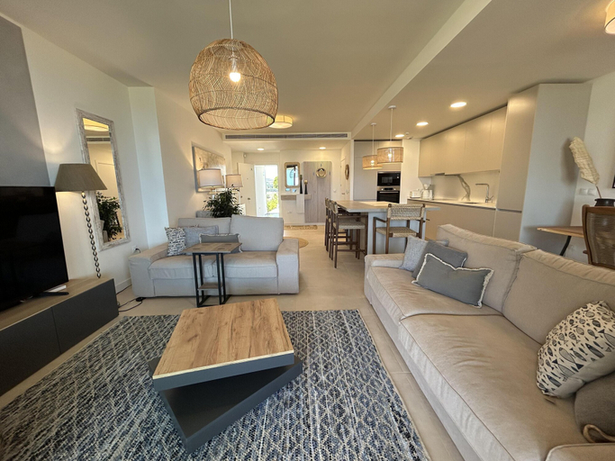Living area 3, Impeccable 2-bed Apartment in Camarate Hills, Málaga