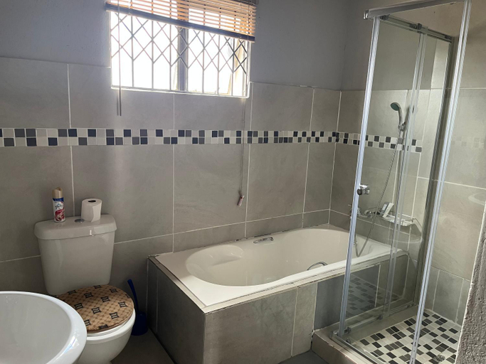 Bathroom 4, Mafikeng Boutique Lodge, Ngaka Modiri Molema