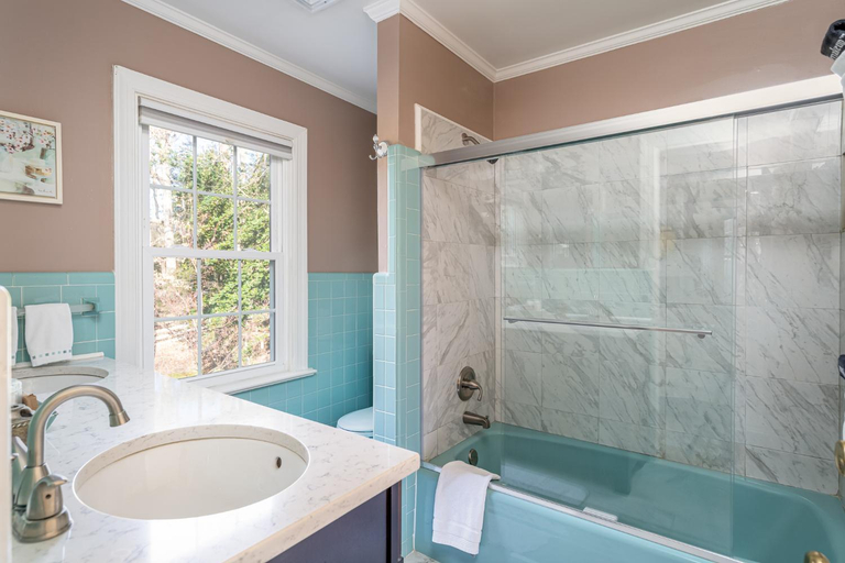 Bathroom 3, Colonial Gardens, James City
