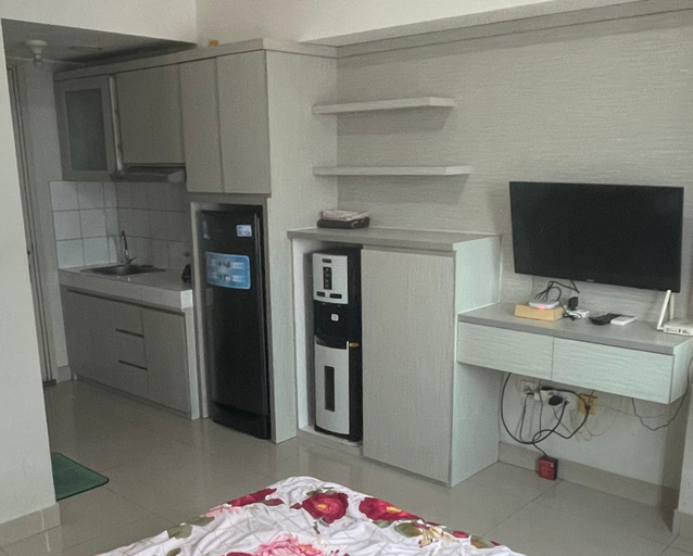 Bedroom 4, Elegant White Furnish Springlake Apartment at Summarecon Bekasi, Bekasi