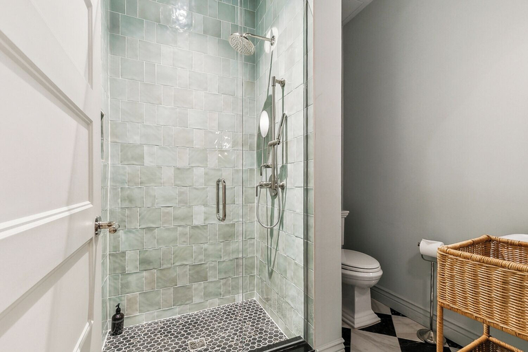 Bathroom 5, Hotel Perle, Orleans