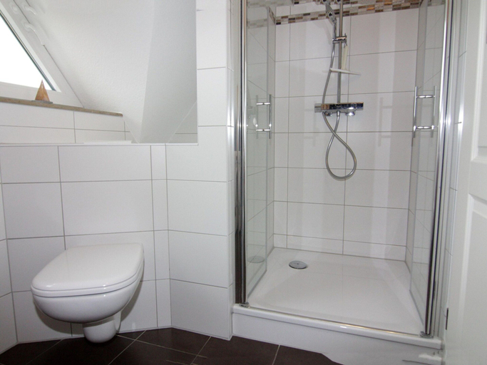 Bathroom 2, Ferienwohnung Seemoewe im Faehrhaus Vieregge, Vorpommern-Rügen