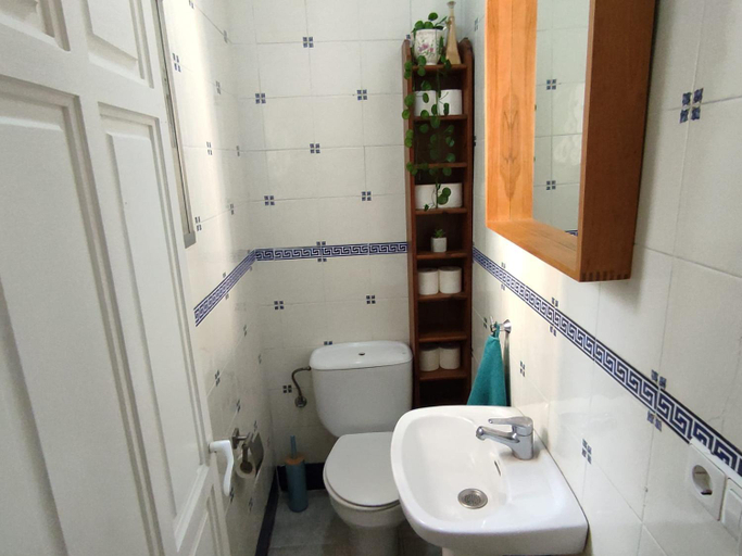 Bathroom 4, BARRIO DE LAS LETRAS, Corazon de Madrid, Madrid