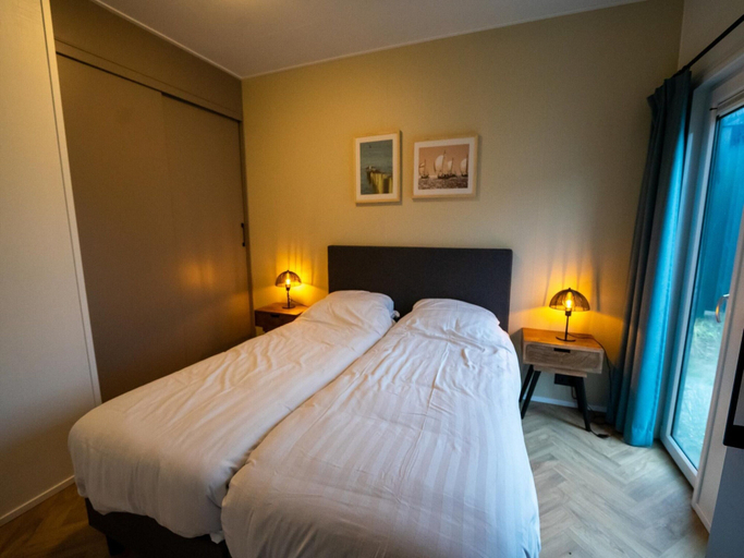 Bedroom 2, Chalet on a Holiday Park 3.5 km From the Beach, Texel