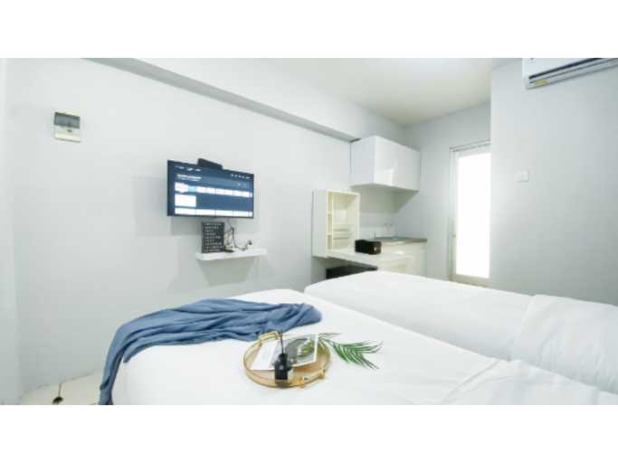 Bedroom 3, Stunning and Comfy Studio at Green Bay Pluit Apartment By Travelio, Jakarta Utara