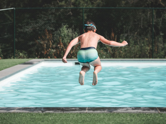 Pool 5, Fine Chalet With Microwave Located in the Ardennes, Namur