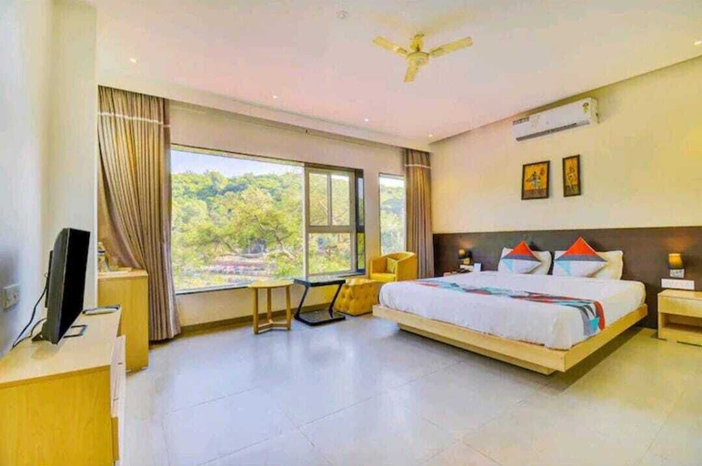 Bedroom 5, RoadSide Rest Suites and Restaurant, Satara