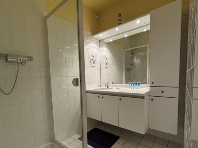 Bathroom 4, Cosy Apartment With Terrace Near Beach, West-Vlaanderen