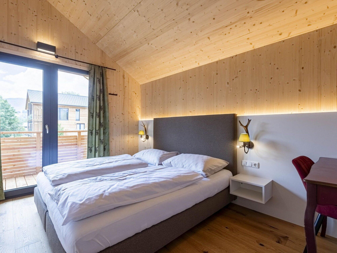 Room 5, Attractive Holiday Home With Pool, Murau