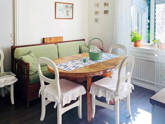 Dining 5, 4 Star Holiday Home in Goteborg, Göteborg