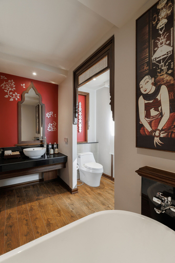 Bathroom 4, Akira Thaphae Hotel, Muang Chiang Mai