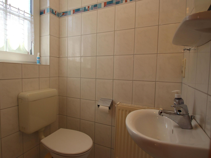 Bathroom 4, Reihenhaus, Dornumersiel, Aurich