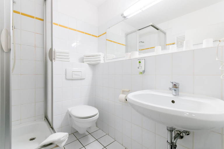 Bathroom 5, Appartement im Panoramic Hotel Bad Lauterberg, Osterode am Harz