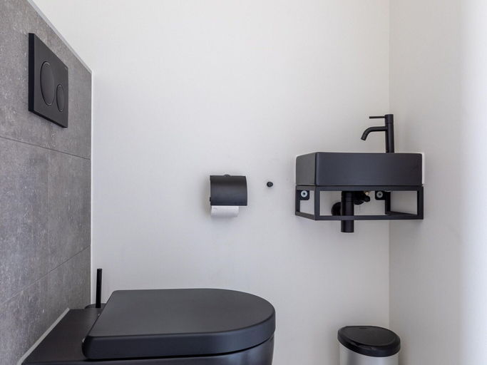 Bathroom 3, Apartment in Sint-Annaland near Beach, Tholen