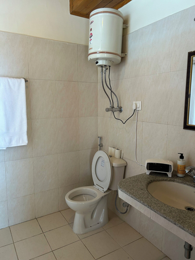 Bathroom 4, The Native Route, Kullu