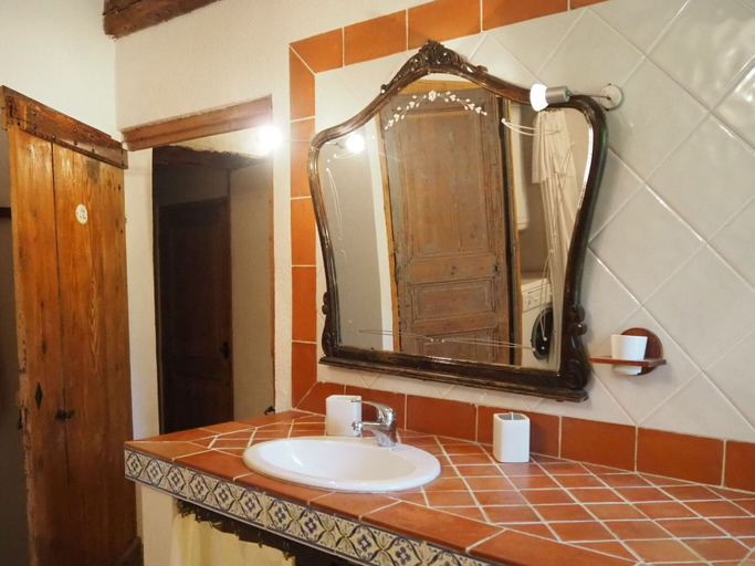 Bathroom 3, Cozy Noves Home With Pool Access, Bouches-du-Rhône