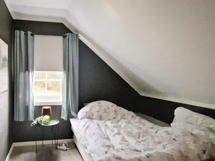 Bedroom 3, 8 Person Holiday Home in Masfjordnes, Masfjorden