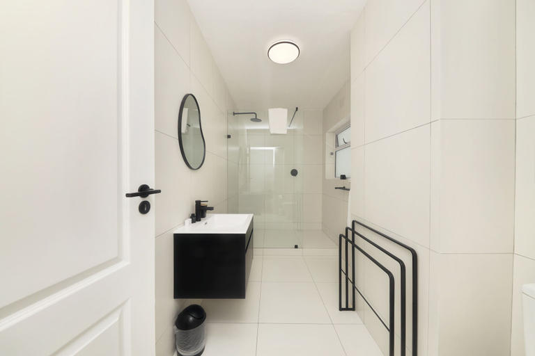 Bathroom, Two Bedroom Apartment With Mountain Views, City of Cape Town