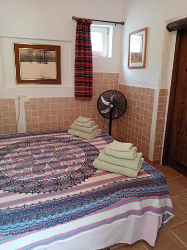 Room 4, 3 Bed Lodge - Sleeps 6 - Pool - Terrace - Parking, Granada
