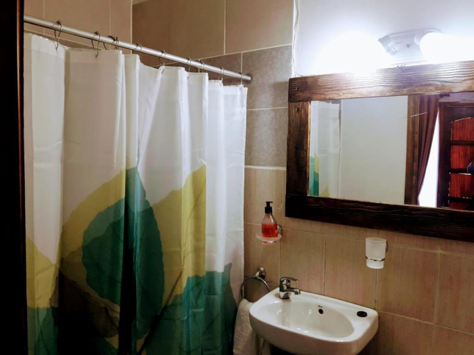 Bathroom 4, Magna, Lago Argentino