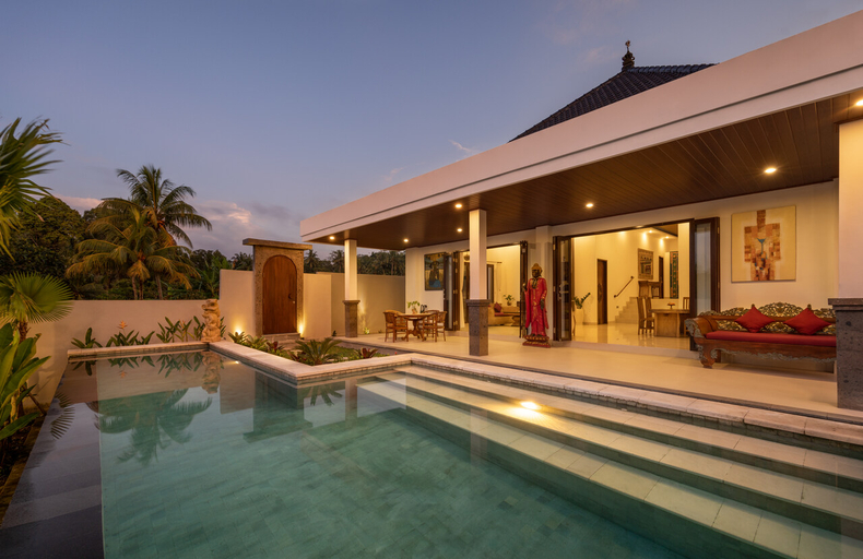 Swimming Pool 13